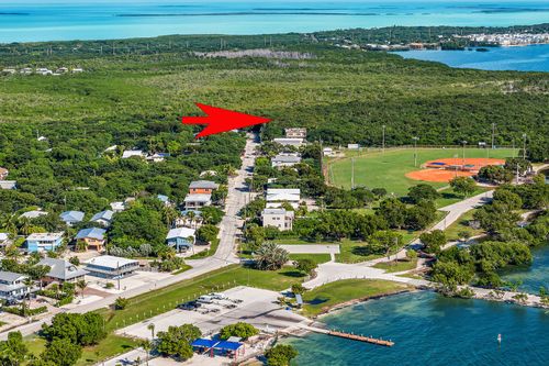 190 Dove Creek Dr, Tavernier, FL, 33070-2922 | Card Image