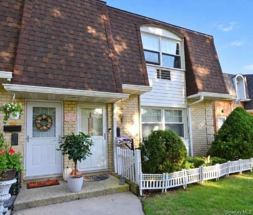 c56-10 Glen Hollow Dr, Holtsville, NY, 11742-2435 | Card Image