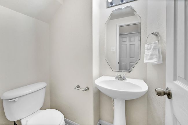 Half bath conveniently located off of the living room. | Image 28