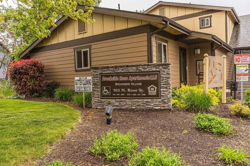 933 N Rose St, Phoenix, OR, 97535-7772 | Card Image