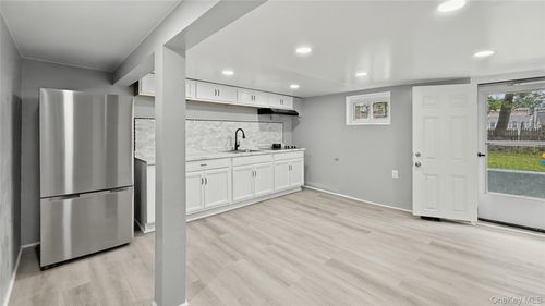 429 S 3rd Ave, Mount Vernon, NY, 10550-4507 | Card Image
