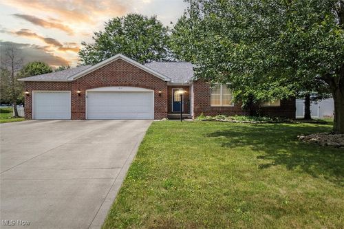 1012 Woodland Chase, Grafton, OH, 44044-1261 | Card Image