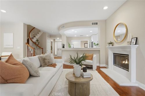 unit-140-5831 Seawalk Dr, Playa Vista, CA, 90094-3115 | Card Image