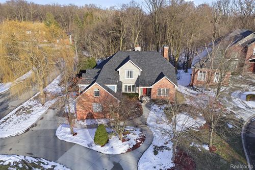 28690 Wintergreen Ct, Farmington Hills, MI, 48331-3003 | Card Image