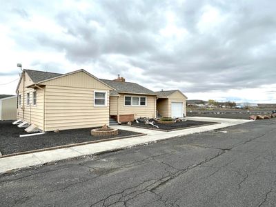 717 E 2nd Ave, Home with 3 bedrooms, 2 bathrooms and null parking in Odessa WA | Image 3