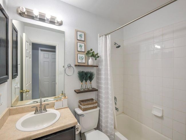 Shared Bathroom | Image 6