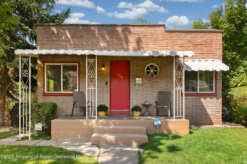 519 Maple St, Glenwood Springs, CO, 81601-2935 | Card Image