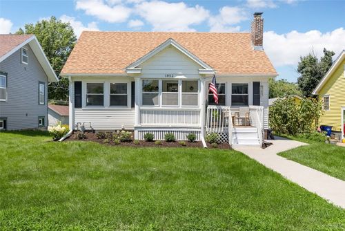 1852 D Ave Ne, Cedar Rapids, IA, 52402-5235 | Card Image