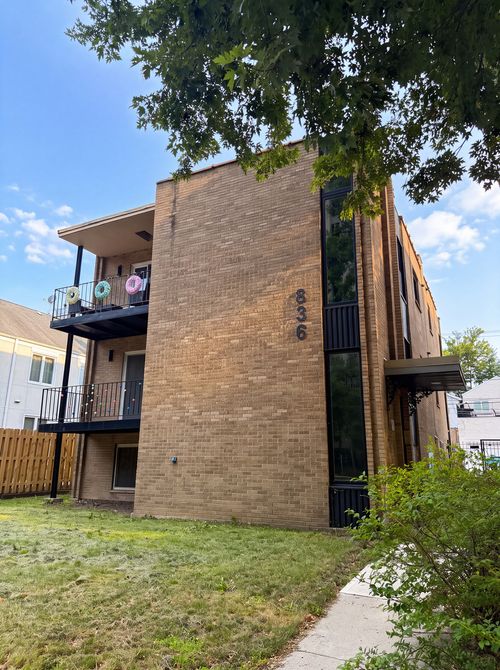 836 S Morgan St, CHICAGO, IL, 60607-4220 | Card Image