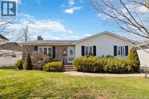 27 Woodstone Cres, Moncton, NB, E1G1W3 | Card Image