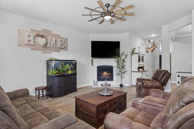 393 Private Road 7017, House other with 4 bedrooms, 2 bathrooms and null parking in Edgewood TX | Image 10