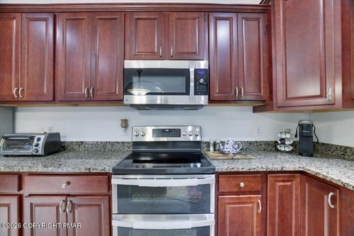 122 Tamarack Trl, Pocono Summit, PA, 18346-7753 | Card Image