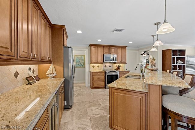 994 Whelk Drive, House other with 3 bedrooms, 2 bathrooms and null parking in Sanibel FL | Image 7