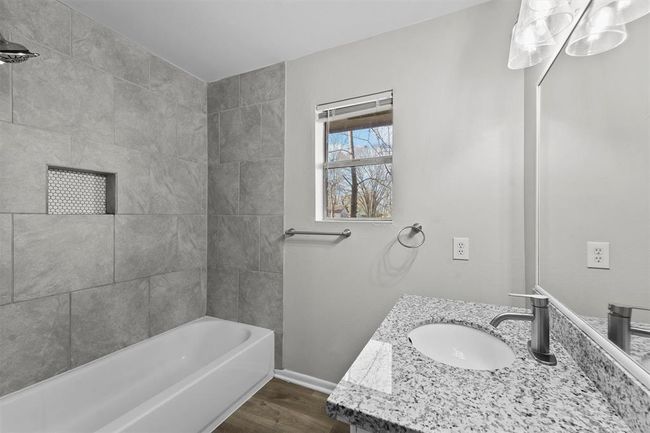 Guest bathroom located between the secondary bedrooms. | Image 16