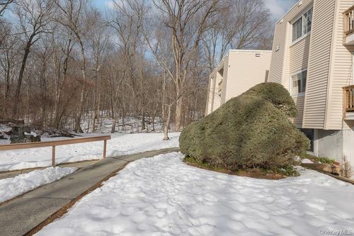 529 Fox Run Ln, Carmel, NY, 10512-2358 | Card Image
