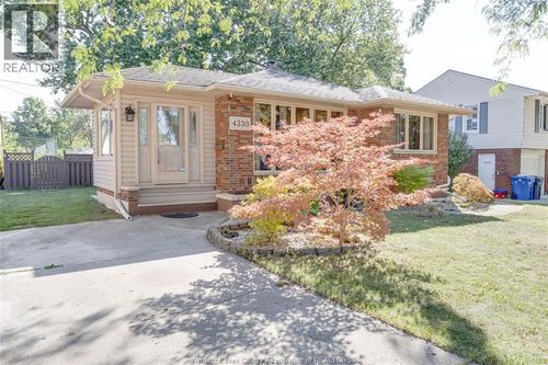4330 Mount Royal Dr, Windsor, ON, N9G2C4 | Card Image