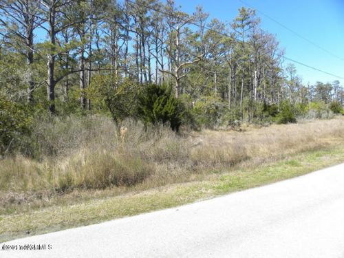 141 Through The Woods Rd, Marshallberg, NC, 28553-9500 | Card Image