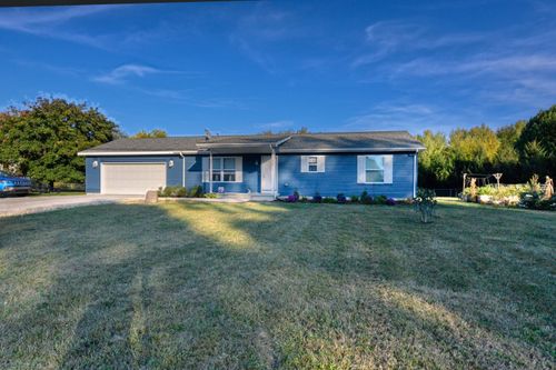 68811 Dawn St, Edwardsburg, MI, 49112-9735 | Card Image