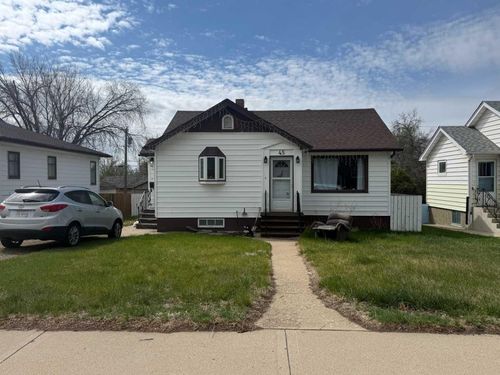 45 4 St Sw, Medicine Hat, AB, T1A4C9 | Card Image