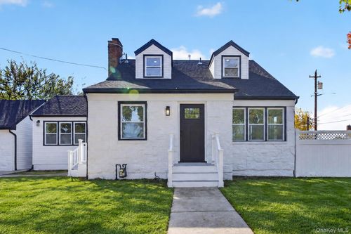 195 Ivy Street, Hempstead, NY, 11552 | Card Image