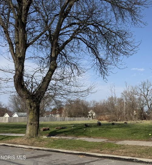 2208 Fulton St, Toledo, OH, 43620-1269 | Card Image