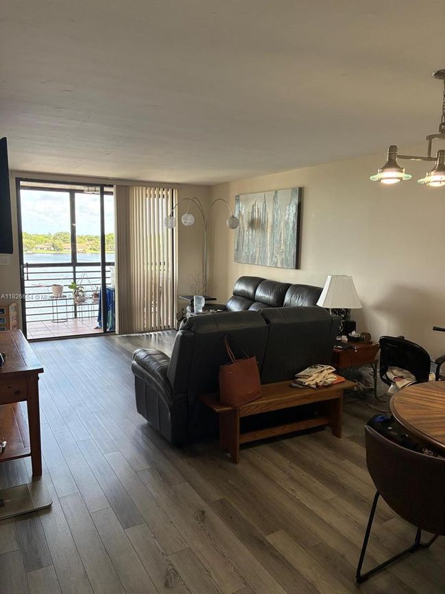 APT-504 - 1100 Colony Point Cir, Condo with 2 bedrooms, 2 bathrooms and null parking in Pembroke Pines FL | Image 7