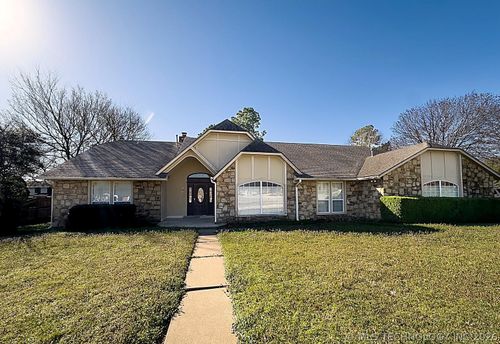 501 E Winston Cir, Broken Arrow, OK, 74011-7213 | Card Image