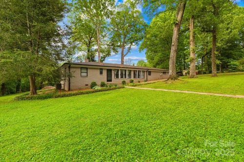 7022 Lakeside Dr, Charlotte, NC, 28215-4017 | Card Image