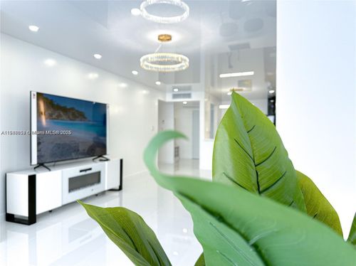 apt-515-501 Three Islands Blvd, Hallandale Beach, FL, 33009-7812 | Card Image