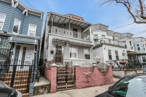 3223 95th Street, New York, NY, 11369 | Card Image