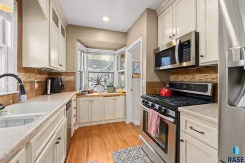 1217 S Jefferson Ave Avenue, Sioux Falls, SD, 57105-0227 | Card Image