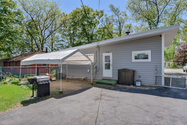601 Division St, Home with 2 bedrooms, 1 bathrooms and null parking in St. Charles IL | Image 13