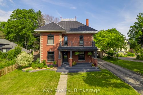581 Queen St, Kincardine, ON, N2Z2J1 | Card Image