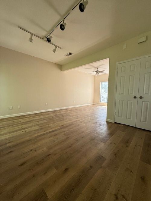 apt-210-7126 Holly Hill Dr, Dallas, TX, 75231-5243 | Card Image