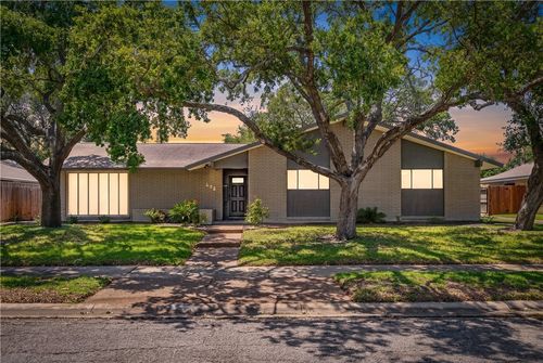 438 Chase Dr, Corpus Christi, TX, 78412-2335 | Card Image