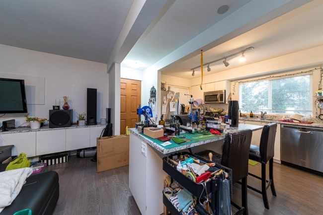 320 Holmes St, House other with 5 bedrooms, 2 bathrooms and null parking in New Westminster BC | Image 15