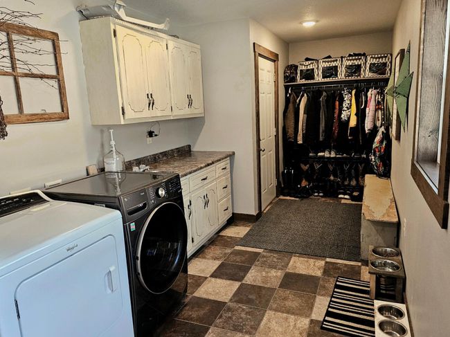 Mudroom/Laundry | Image 25