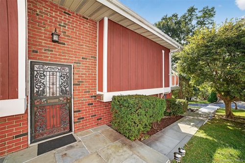 27 Lamar Pl, Yonkers, NY, 10710-5428 | Card Image