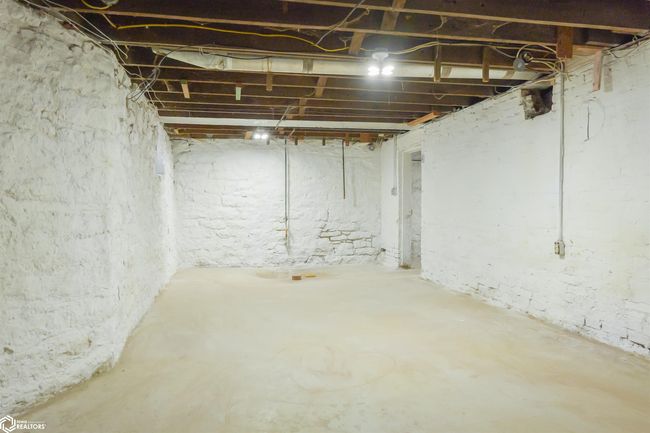 118 S Garfield Ave, Home with 3 bedrooms, 2 bathrooms and 2 parking in Burlington IA | Image 19