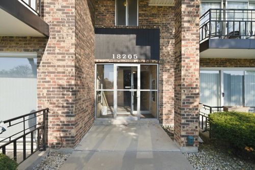 3a-18205 Hart Dr, Homewood, IL, 60430-2514 | Card Image