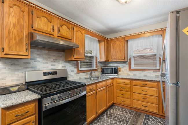 70 Silver Spring Ave, House other with 3 bedrooms, 1 bathrooms and 6 parking in Riverside RI | Image 11