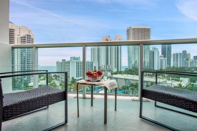 1125 - 19370 Collins Ave, Condo with 1 bedrooms, 1 bathrooms and null parking in Sunny Isles Beach FL | Image 1