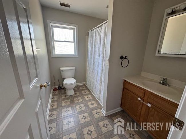 74 W 2 Nd St, Condo with 3 bedrooms, 2 bathrooms and null parking in Bound Brook NJ | Image 4