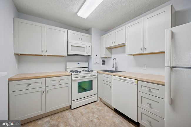 APT-806 - 1030 E Lancaster Ave, Condo with 2 bedrooms, 1 bathrooms and null parking in BRYN MAWR PA | Image 6