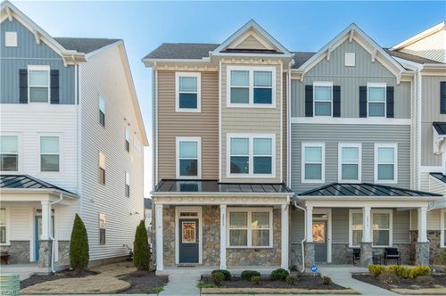 2017 Stanford Ln, Newport News, VA, 23608-7766 | Card Image