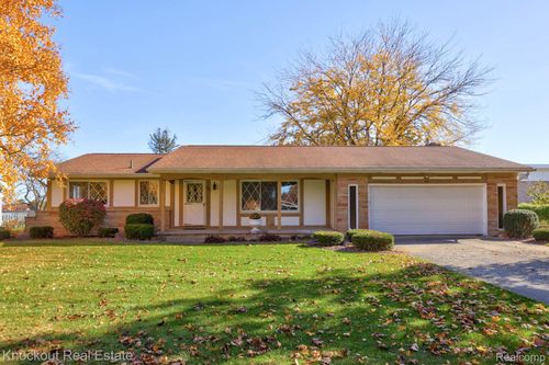 409 Franconian Dr E, Frankenmuth, MI, 48734-1001 | Card Image