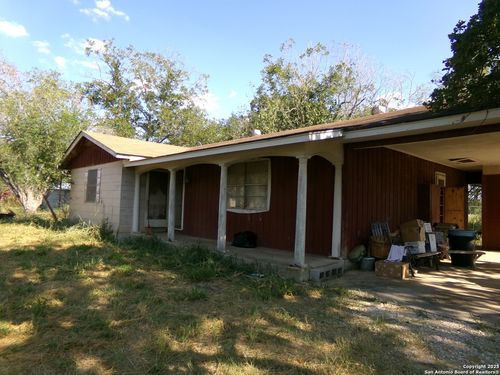 886 County Road 6612, Devine, TX, 78016-4161 | Card Image