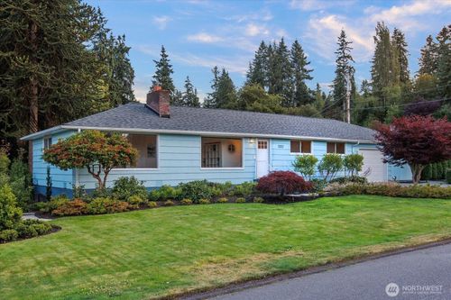1202 44th St Se, Everett, WA, 98203-2227 | Card Image