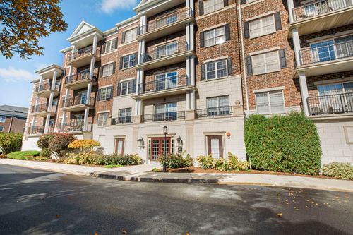 apt-205-412 Mcdaniels Cir, Clarendon Hills, IL, 60514-2101 | Card Image