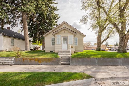 302 Lomax St, Idaho Falls, ID, 83401-2545 | Card Image